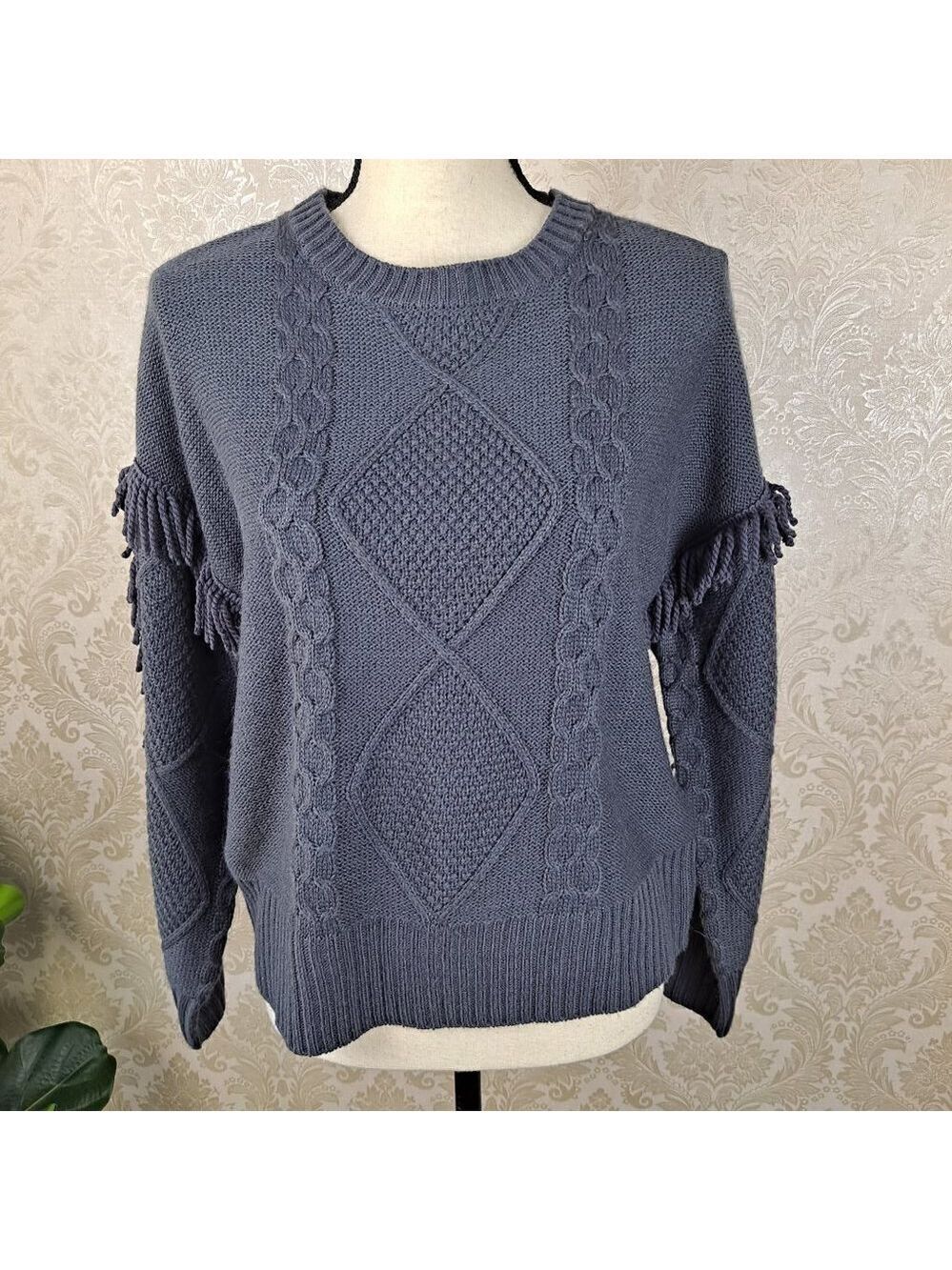 Belle by Belldine Size Medium Gray Cable Knit Statement Sleeves Fringe Details